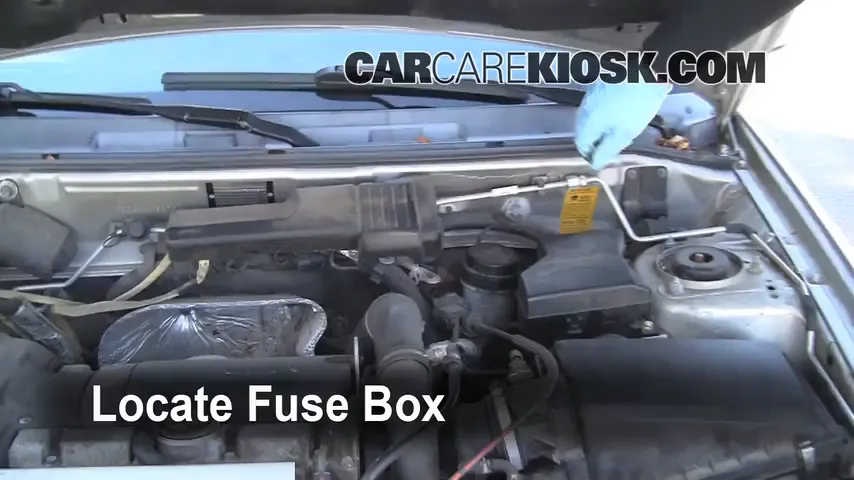 2000 Volvo V40 1.9L 4 Cyl. Turbo Fuse (Engine) Replace